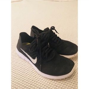 Nike women’s free RN flyknit running shoe